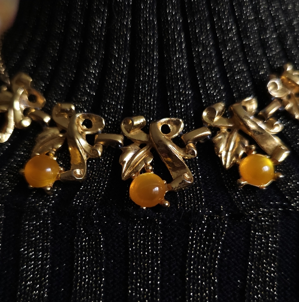 1950's Moonglow Thermoset Lucite Necklace. Vintage Necklace. Moonglow. - Picture 5 of 11